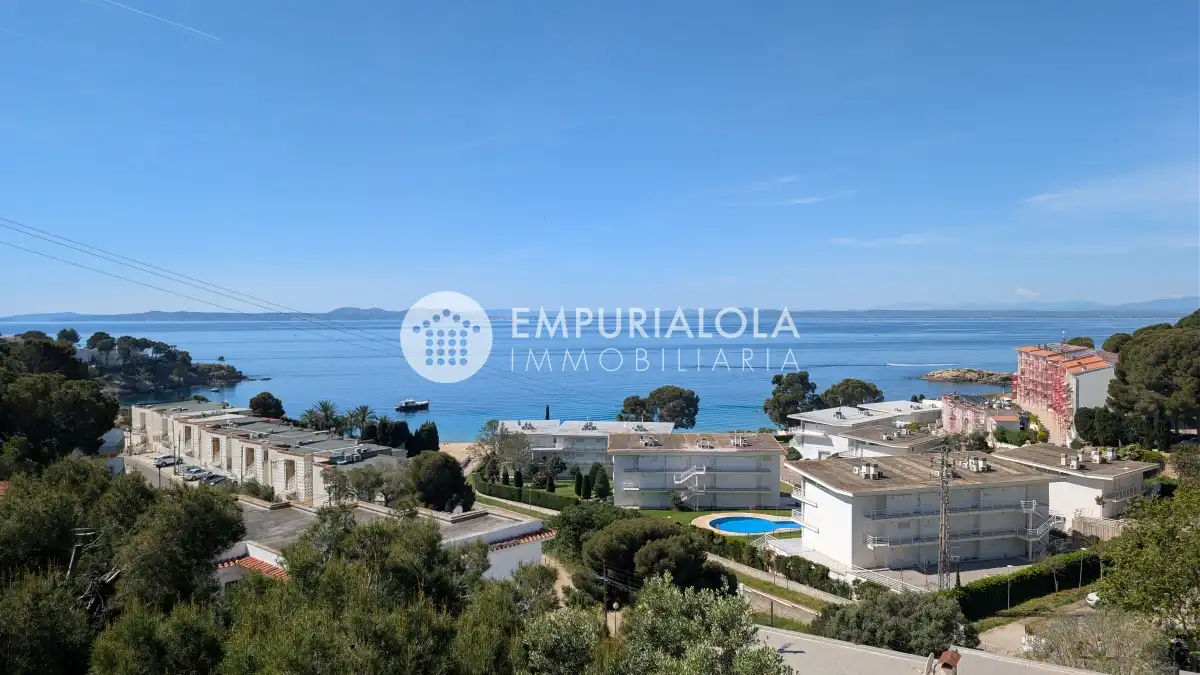 Exterior view of Houses for sale in Roses  with Air Conditioner and Private garden