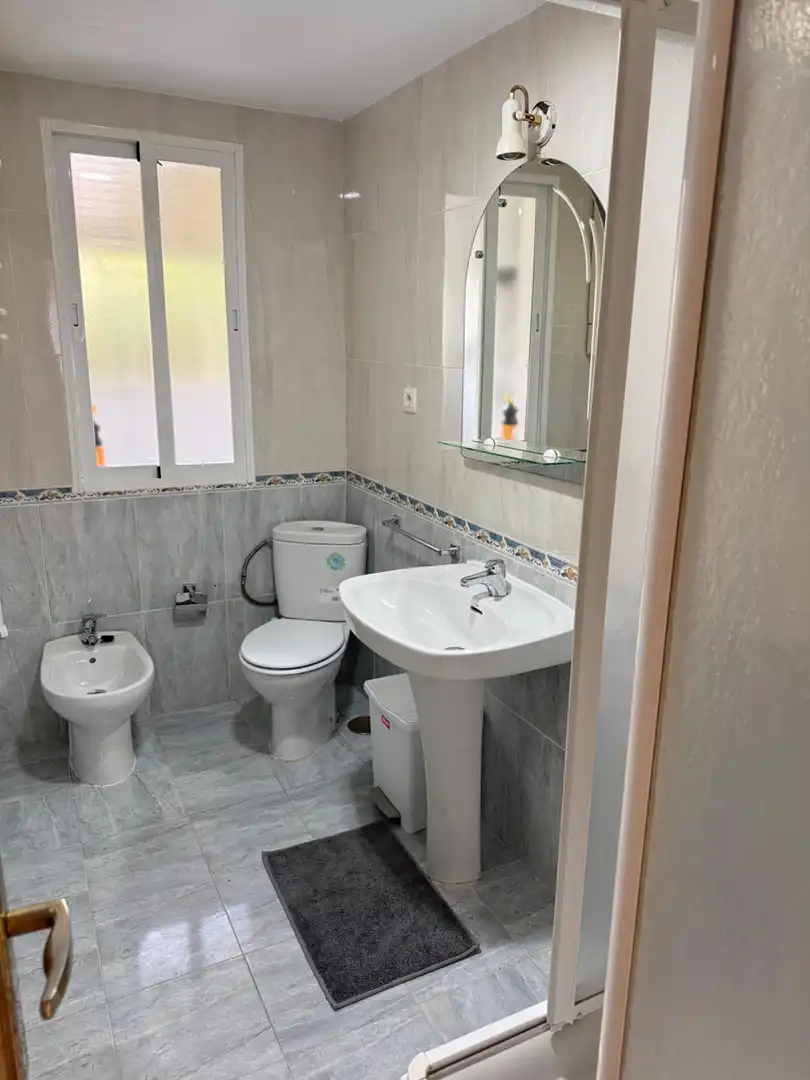 Badezimmer von Wohnung zur Miete in Granada