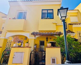 Exterior view of Single-family semi-detached for sale in Estepona  with Terrace
