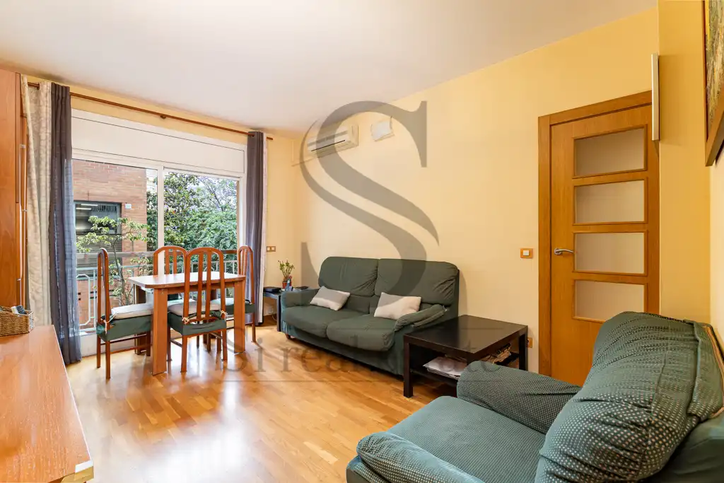 Exterior view of Flat for sale in Barcelona  with Air Conditioner and Parquet flooring