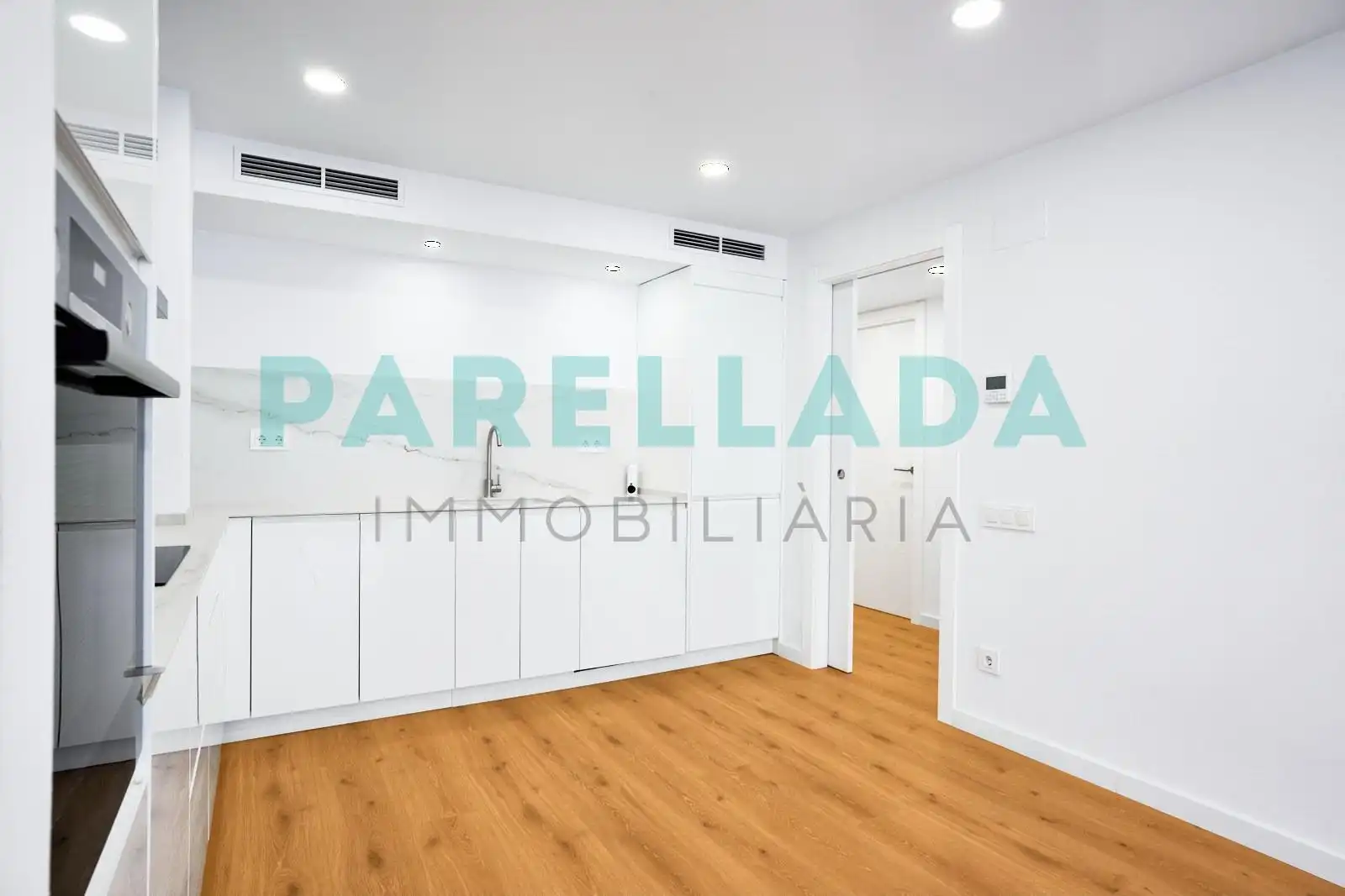 Flat for sale in Badalona  with Air Conditioner, Heating and Parquet flooring