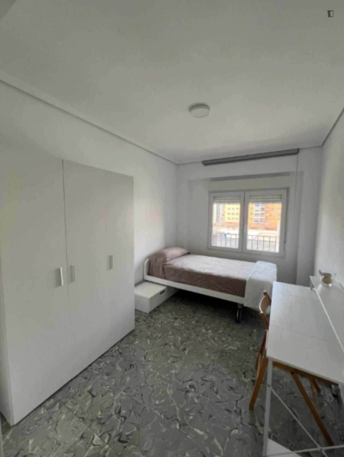Dormitori de Apartament per a compartir en Castellón de la Plana / Castelló de la Plana amb Calefacció, Moblat i Forn