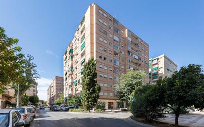 Exterior view of Flat for sale in  Granada Capital