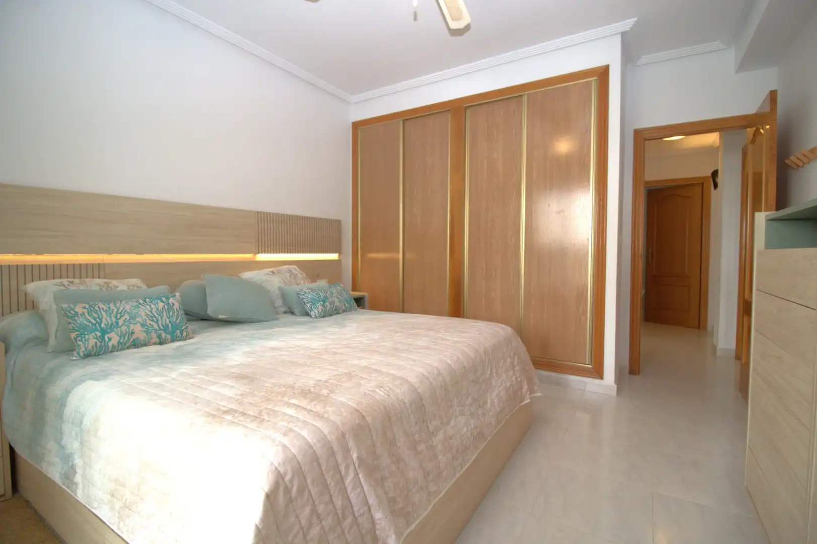 Dormitori de Casa o xalet en venda en Cartagena amb Aire condicionat, Terrassa i Traster