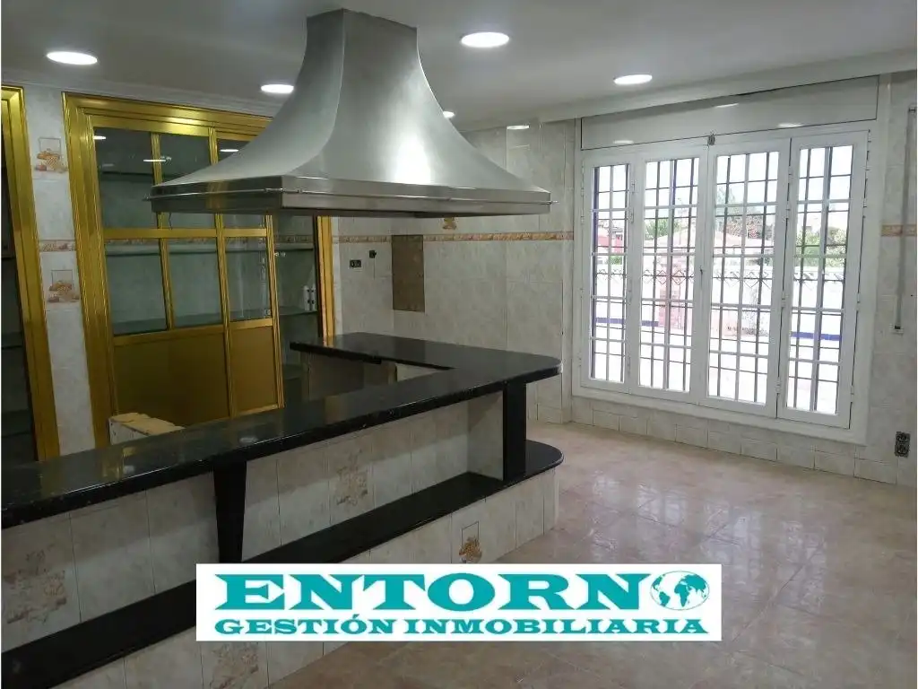Cocina de Casa o chalet en venta en Santa Perpètua de Mogoda con Jardín privado, Terraza y Trastero