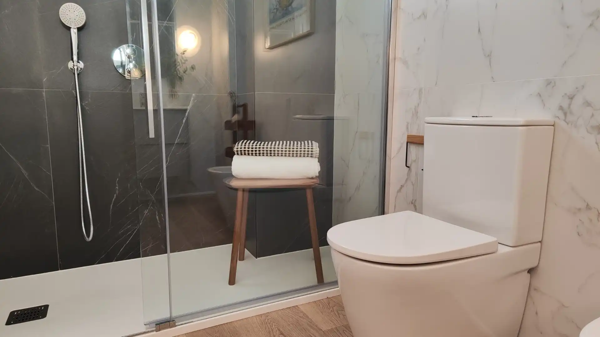 Bany de Pis en venda en Lugo amb Calefacció, Parquet i Moblat