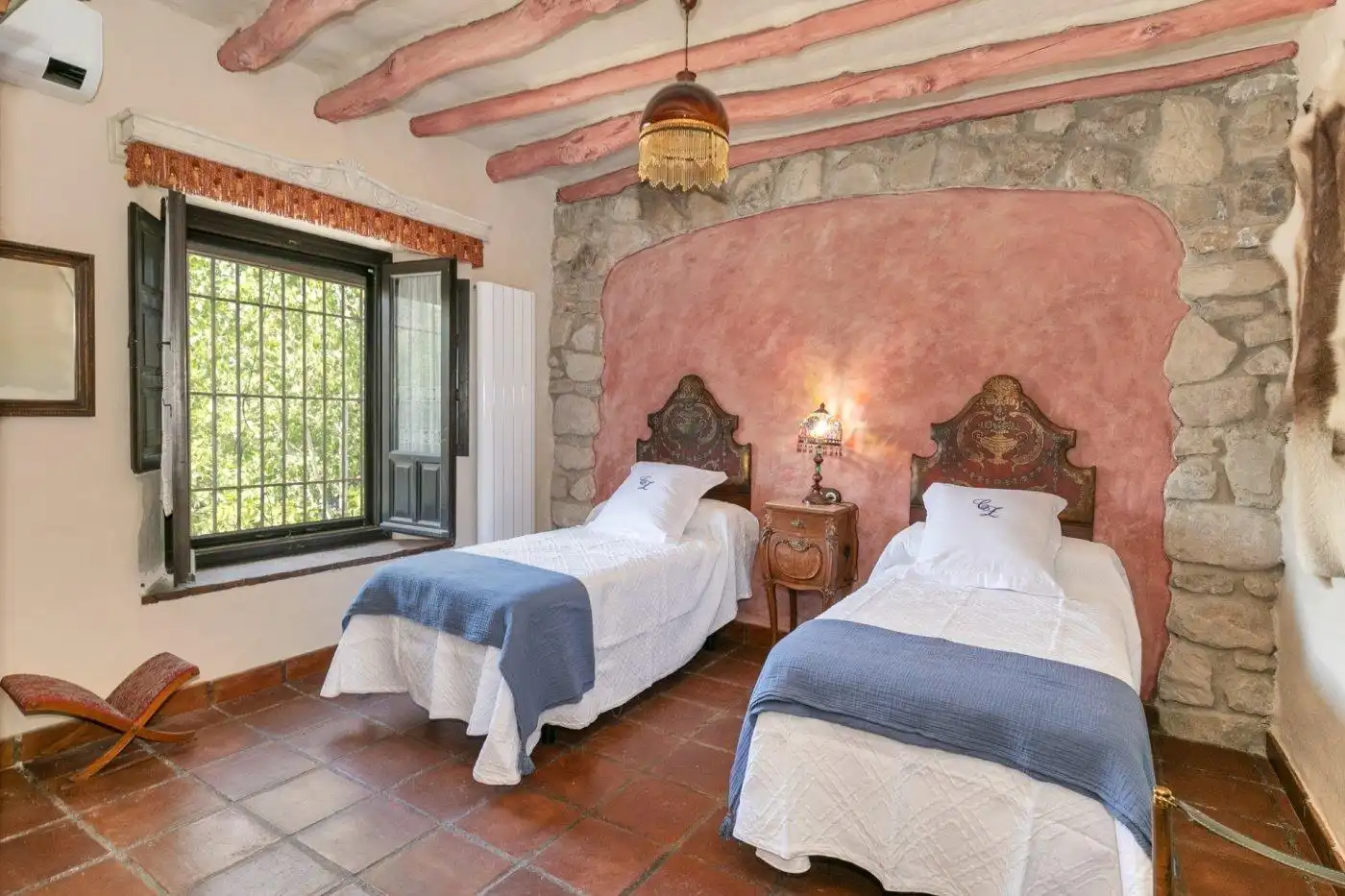 Dormitori de Casa o xalet en venda en Montefrío amb Aire condicionat, Calefacció i Jardí privat
