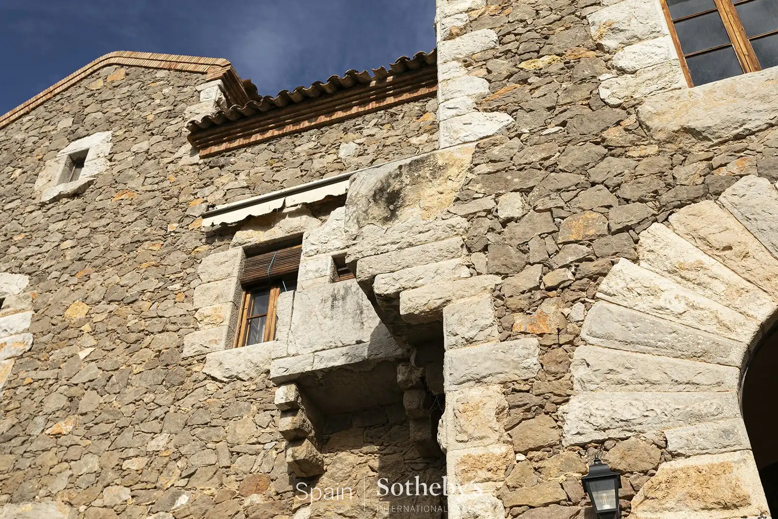 Vista exterior de Casa o xalet en venda en Castelldefels amb Aire condicionat, Calefacció i Jardí privat