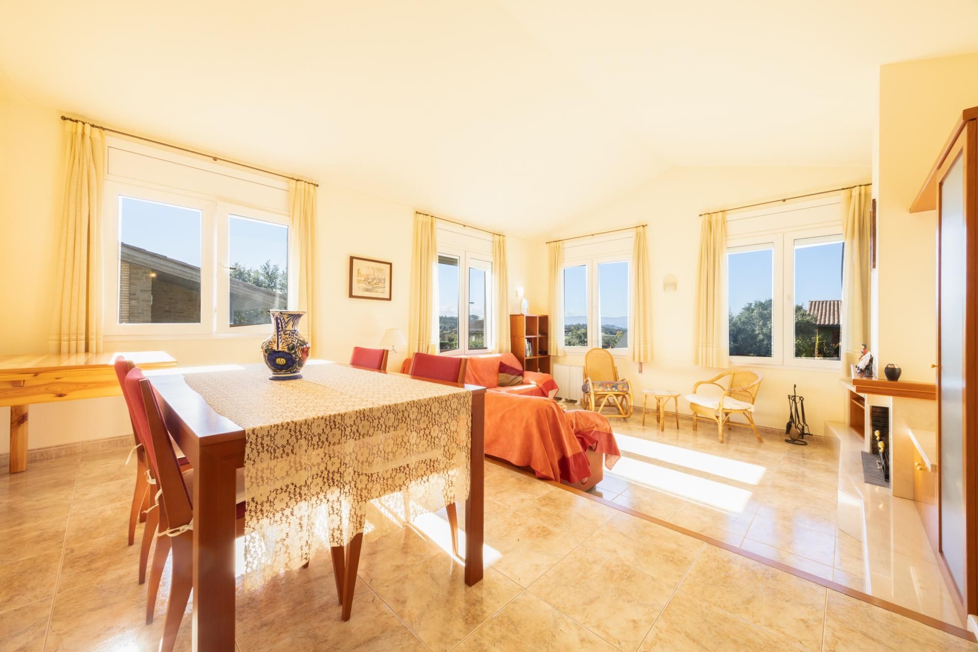 Sala d'estar de Casa o xalet en venda en Folgueroles amb Jardí privat i Terrassa