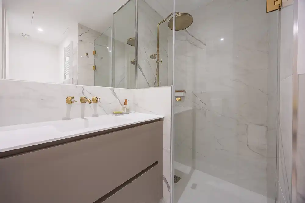 Badezimmer von Wohnung zum Verkauf in Madrid mit Klimaanlage, Heizung und Abstellraum