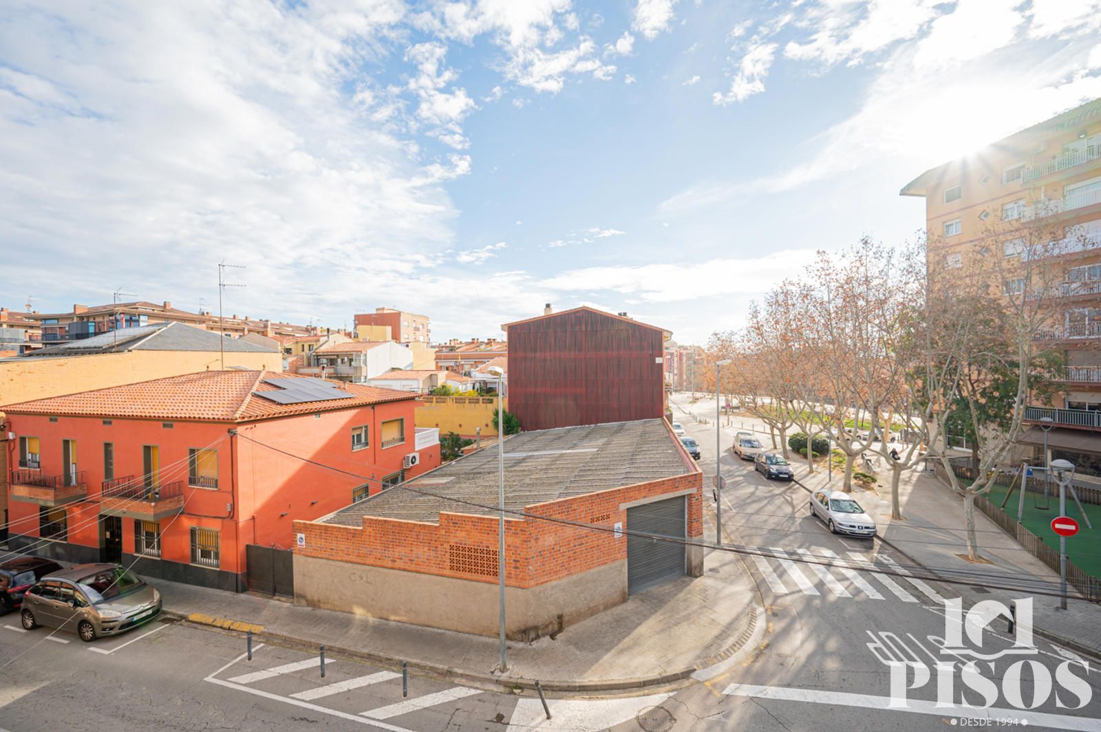 Vista exterior de Casa adosada en venda en Rubí amb Aire condicionat, Calefacció i Traster
