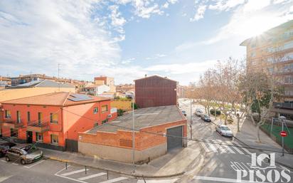 Vista exterior de Casa adosada en venda en Rubí amb Aire condicionat, Calefacció i Traster