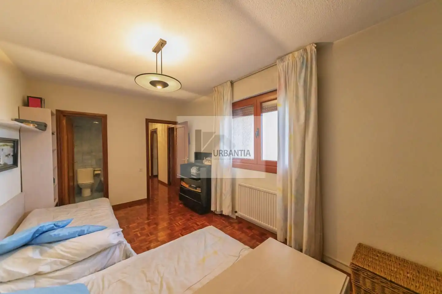 Habitación de Piso en venta en  Pamplona / Iruña con Calefacción, Parquet y Terraza