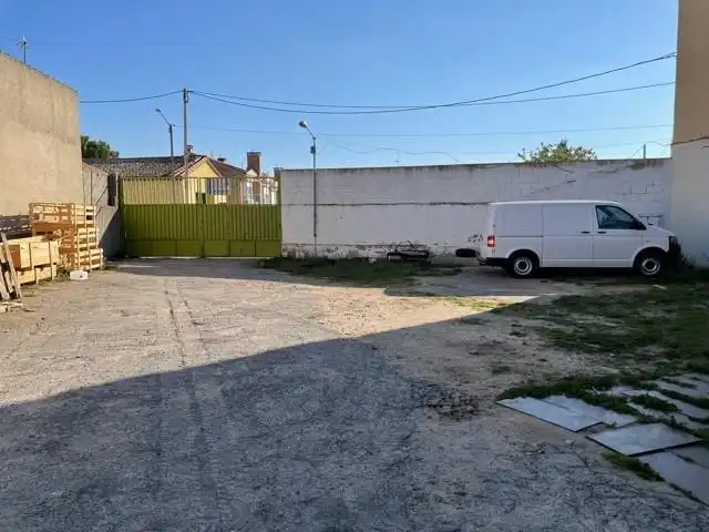 Parkplatz von Fabrikhallen zum Verkauf in La Lastrilla 