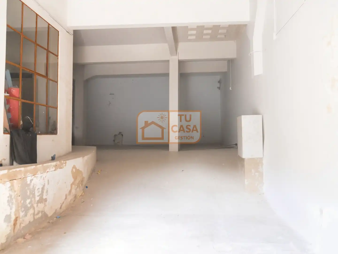 Local comercial en venda a Avenida de Hernán Cortés, imagen 2
