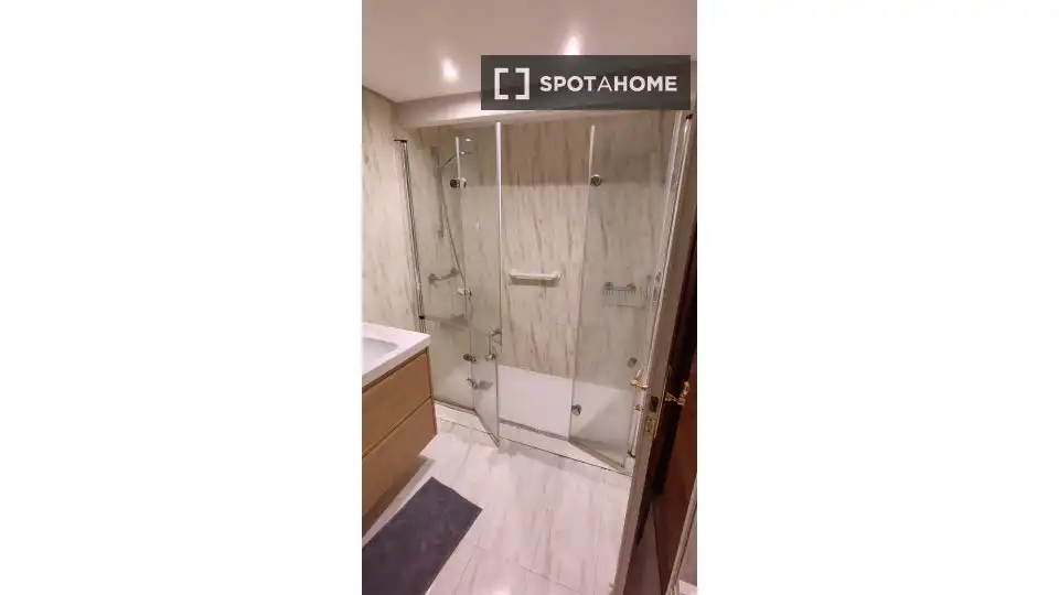 Bany de Apartament per a compartir en Donostia - San Sebastián  amb Aire condicionat, Terrassa i Moblat