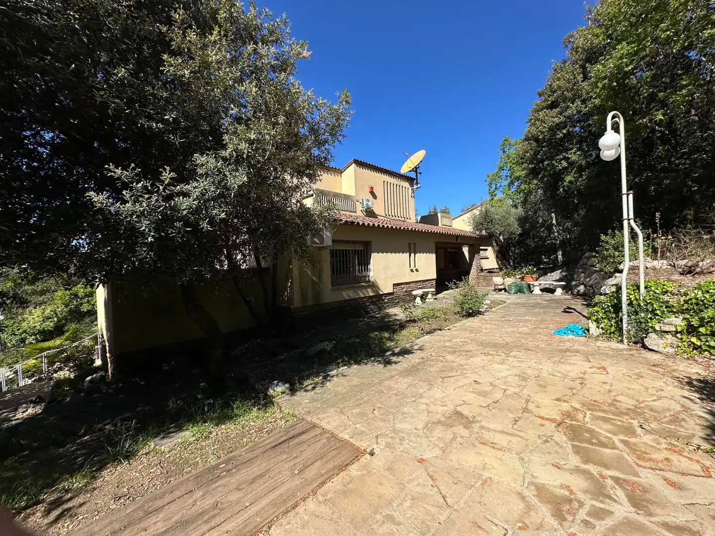 Vista exterior de Casa o xalet en venda en Matadepera amb Jardí privat, Terrassa i Moblat