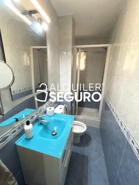 Baño de Piso de alquiler en Leganés con Calefacción, Terraza y Amueblado