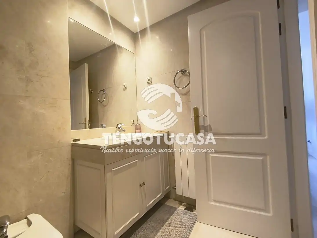 Bathroom of Flat for rent in Madrid  with Air Conditioner, Heating and Terrace