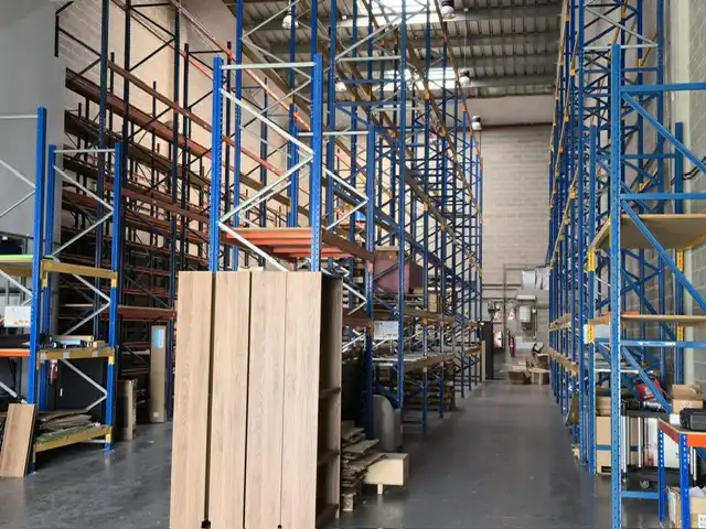 Fabrikhallen zur Miete in Granvia - Mar
