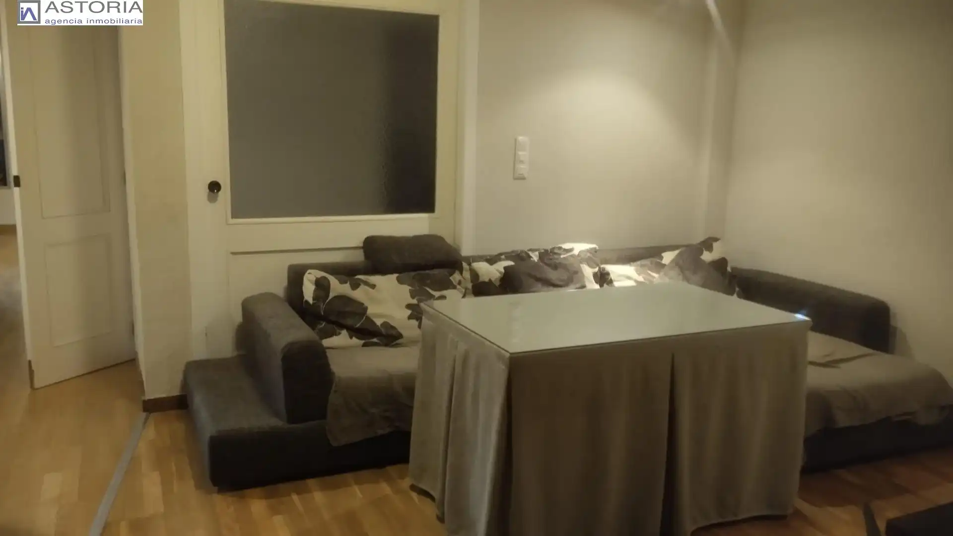 Living room of Flat for rent in Granada  with Air Conditioner, Furnished and Balcony