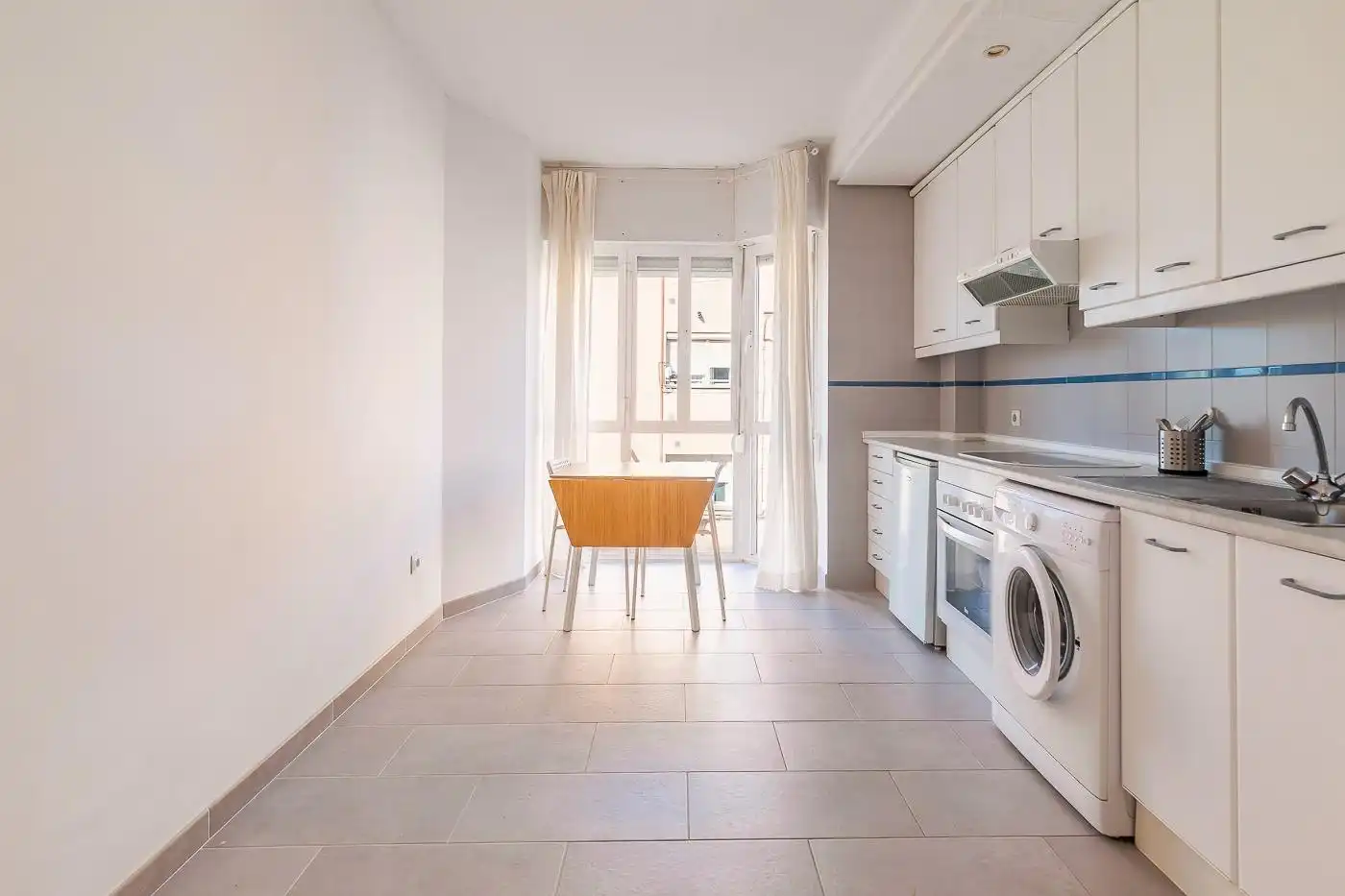 Cocina de Apartamento de alquiler en Madrid con Aire acondicionado, Calefacción y Amueblado
