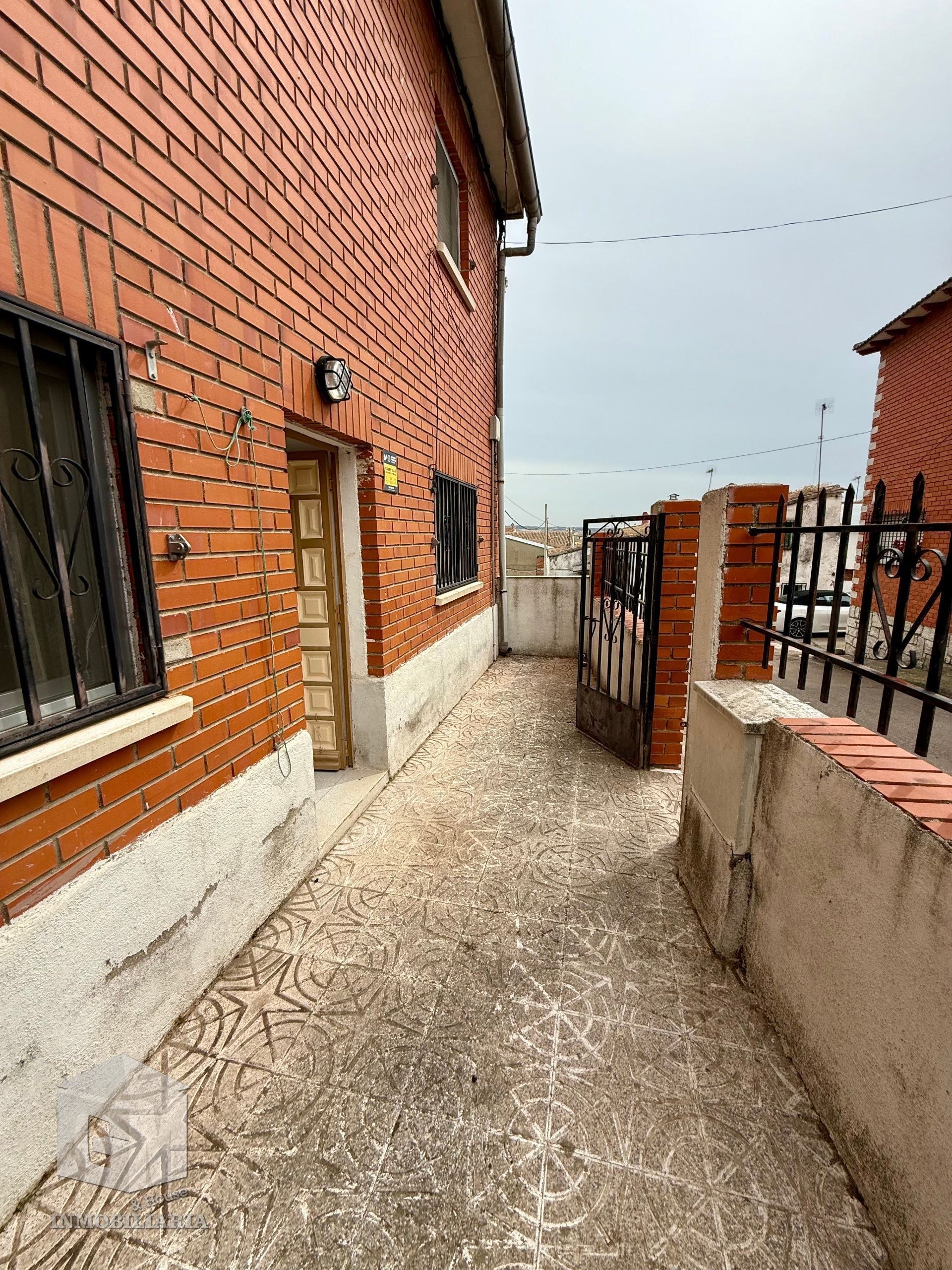 Exterior view of Single-family semi-detached for sale in Paredes de Escalona  with Private garden, Storage room and Furnished