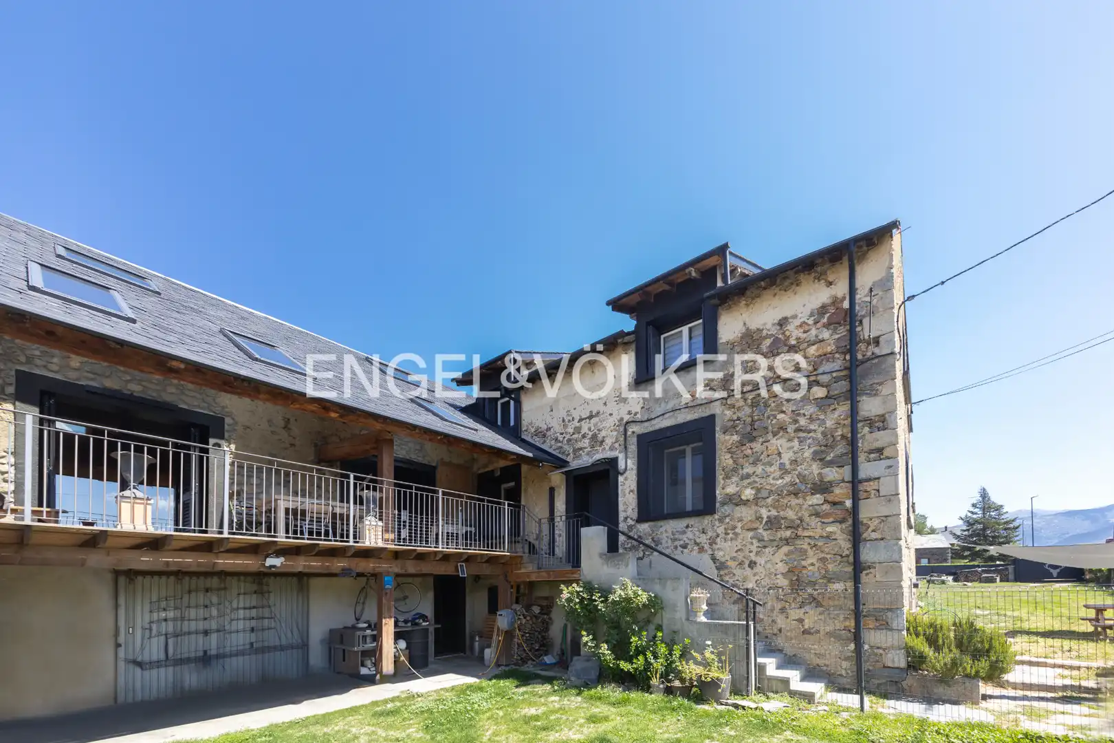 Vista exterior de Casa o chalet en venta en Bourg - Madame con Calefacción, Jardín privado y Parquet