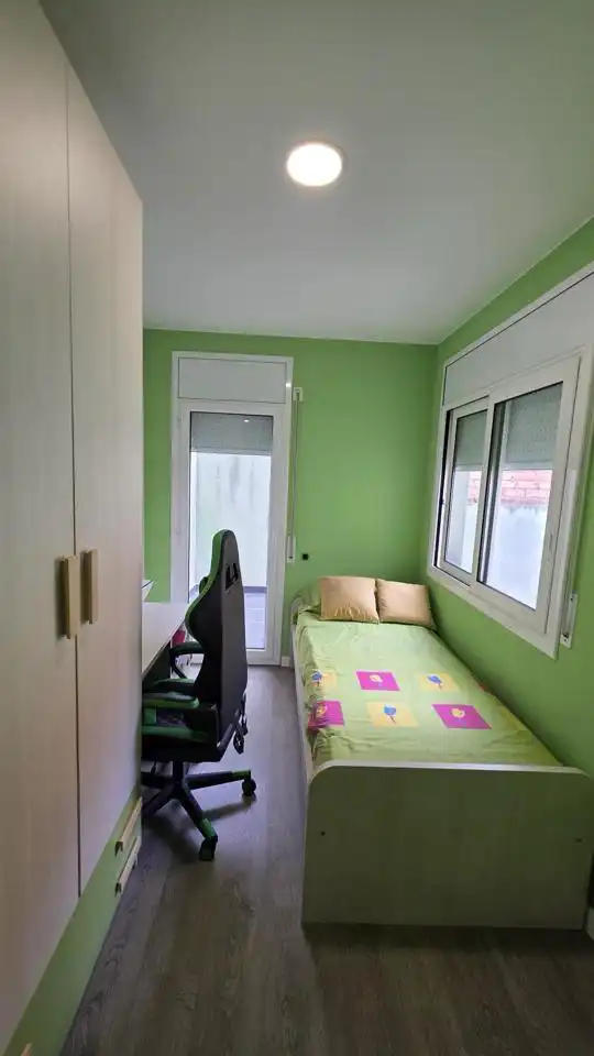 Bedroom of Houses for share in Terrassa  with Furnished, Oven and Washing machine