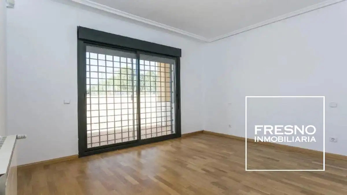 Habitación de Casa adosada en venta en Rivas-Vaciamadrid con Jardín privado