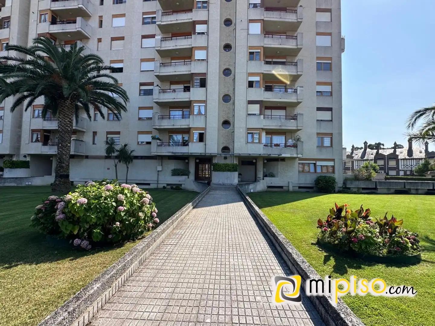 Vista exterior de Pis de lloguer en Laredo amb Calefacció, Terrassa i Moblat