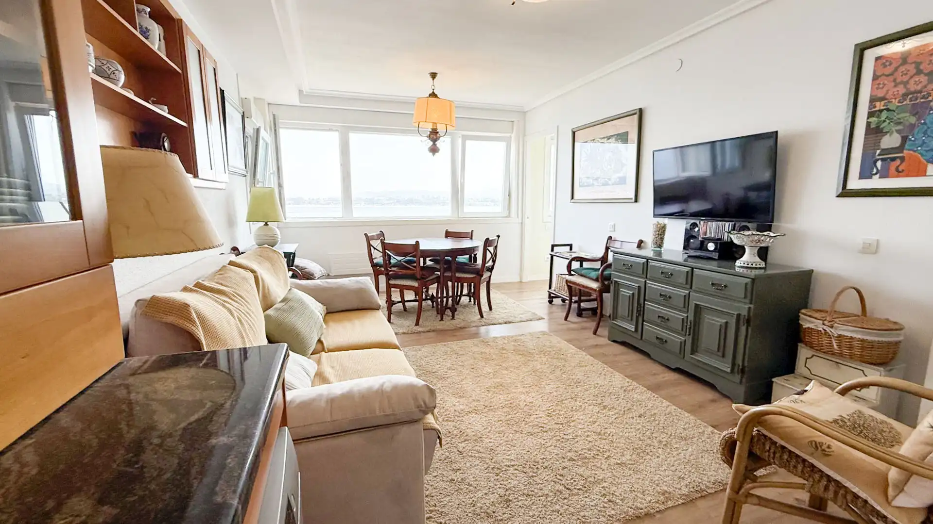 Sala de estar de Piso en venta en Vigo  con Calefacción, Jardín privado y Amueblado