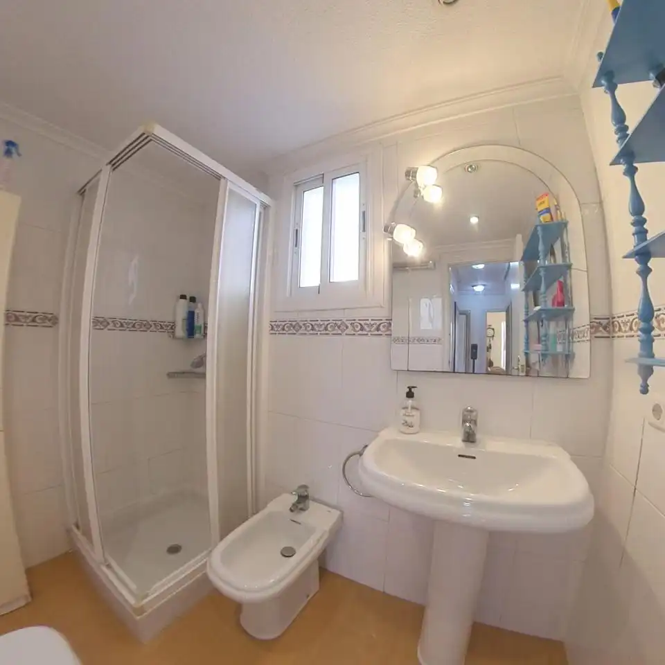 Bathroom of Flat for sale in Benidorm  with Air Conditioner, Furnished and Community pool