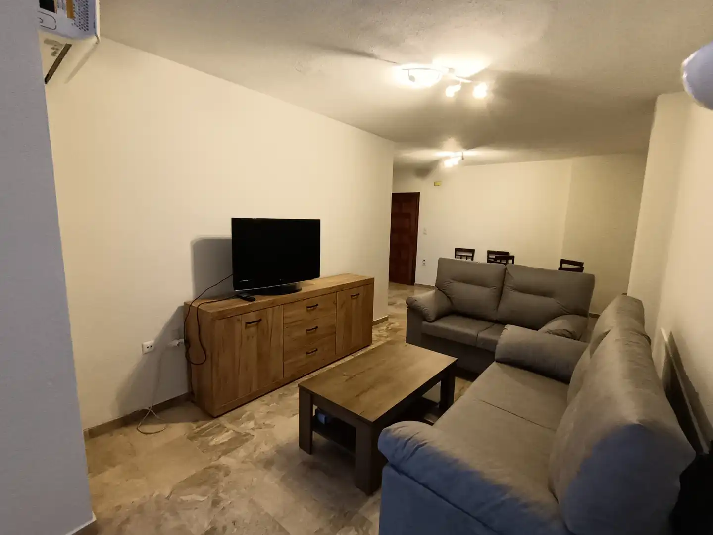 Living room of Apartments for rent in  Granada Capital  with Air Conditioner, Heating and Furnished