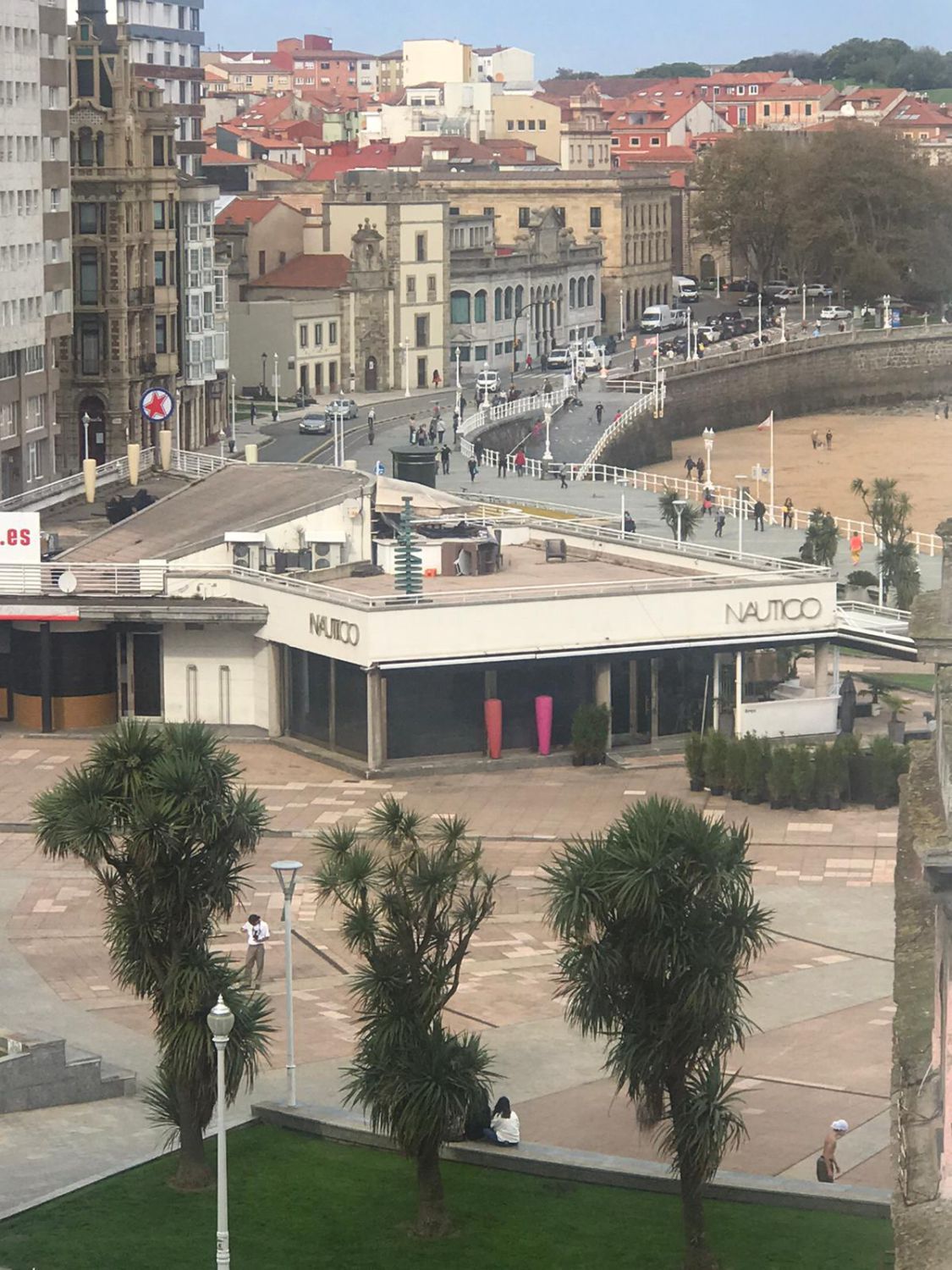 Vista exterior de Apartamento de alquiler en Gijón  con Parquet, Terraza y Amueblado
