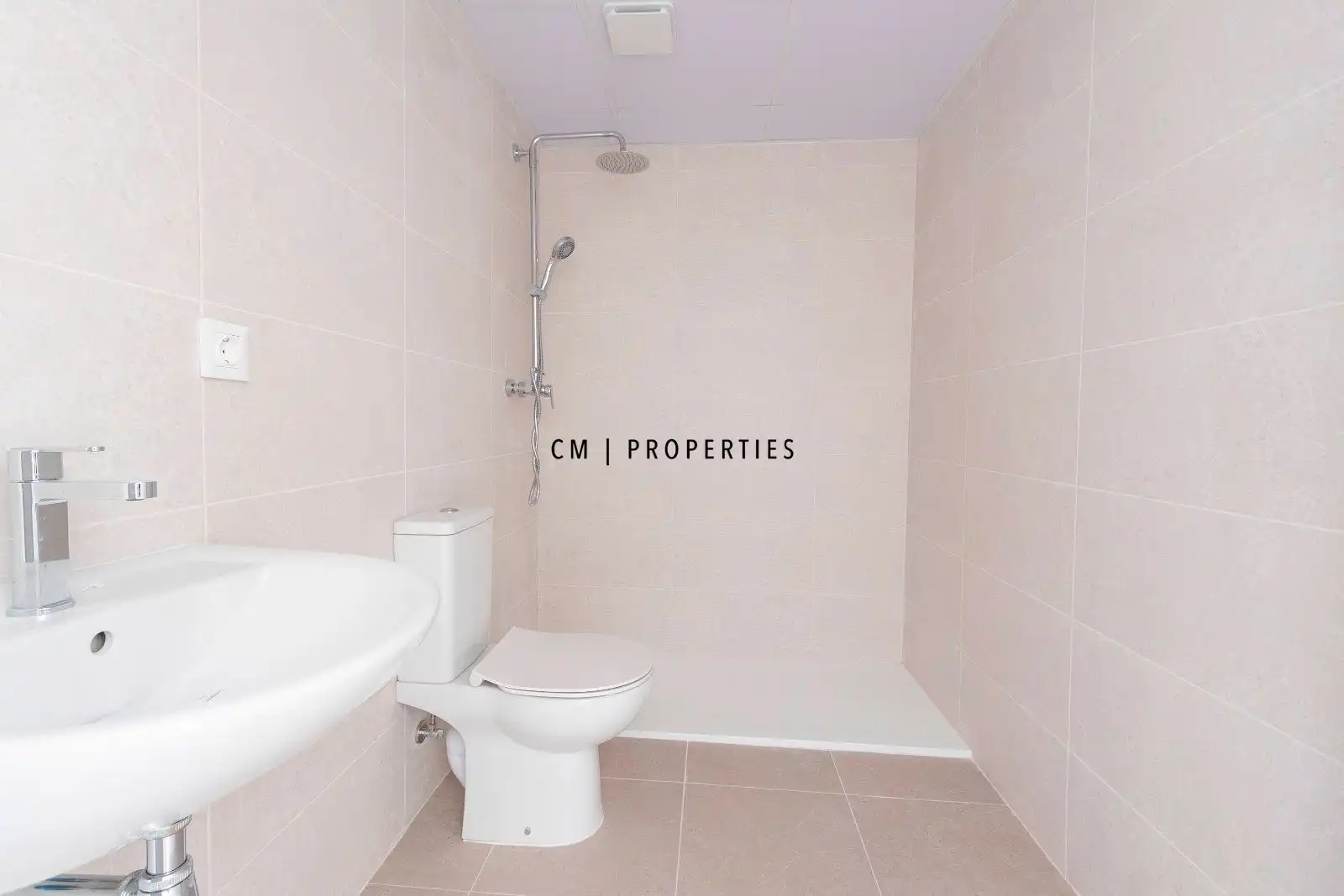 Baño de Piso de alquiler en Valencia con Terraza, Trastero y Piscina
