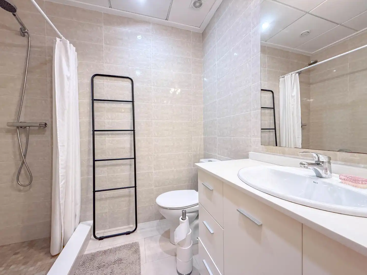 Bany de Apartament en venda en Orihuela amb Aire condicionat, Jardí privat i Terrassa