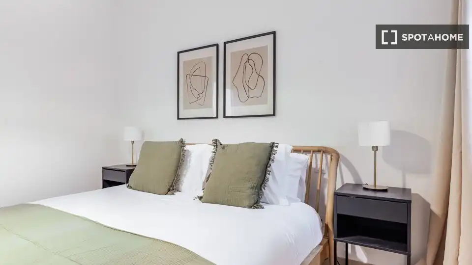 Dormitori de Apartament per a compartir en Barcelona amb Aire condicionat, Calefacció i Terrassa
