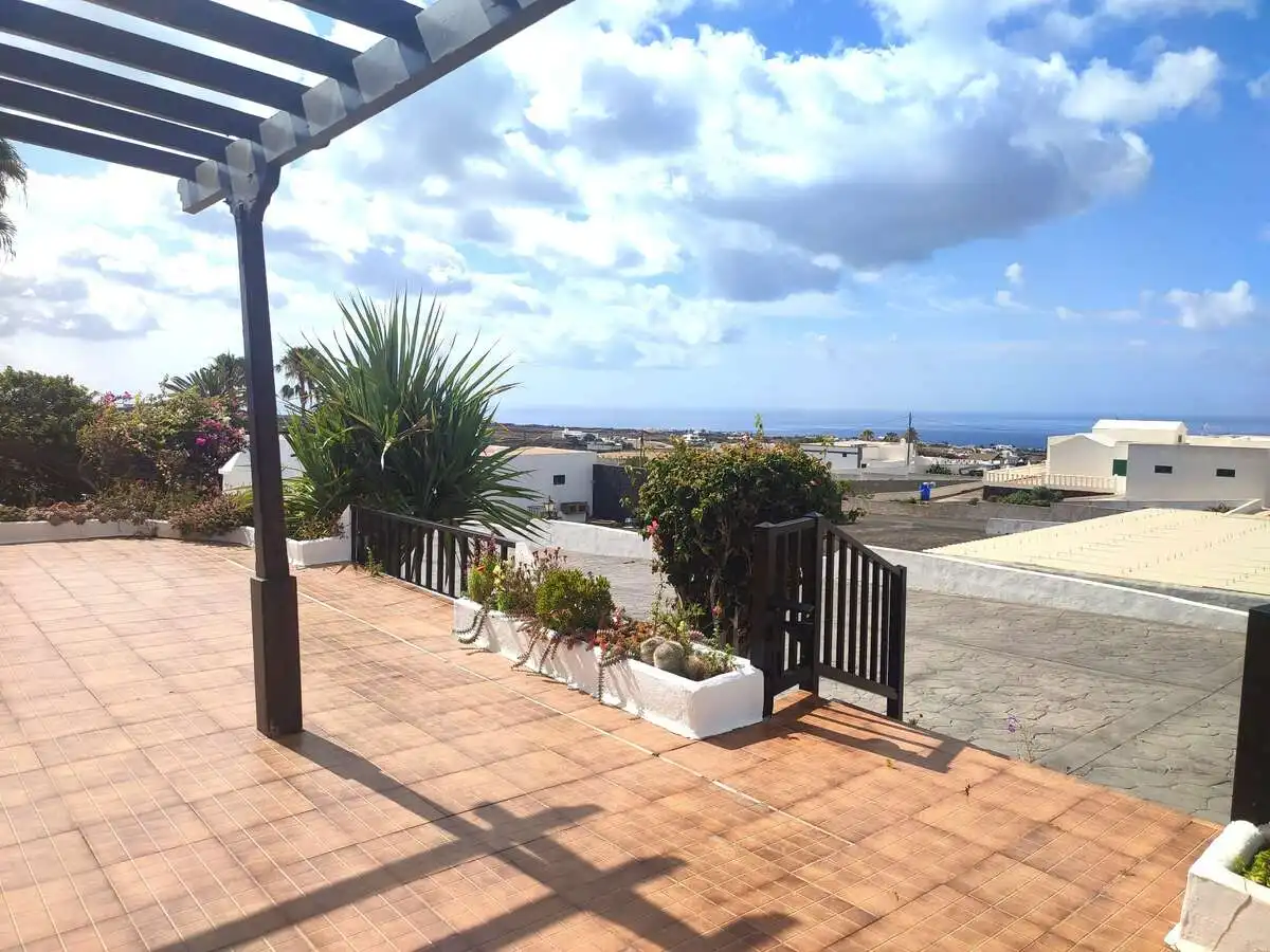 Vista exterior de Casa o chalet en venta en Tías con Jardín privado, Terraza y Amueblado