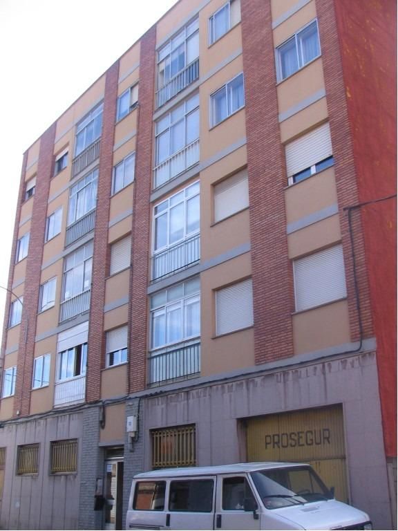 Pis en venda a Calle de Fernando Gómez Regueral, Armunia