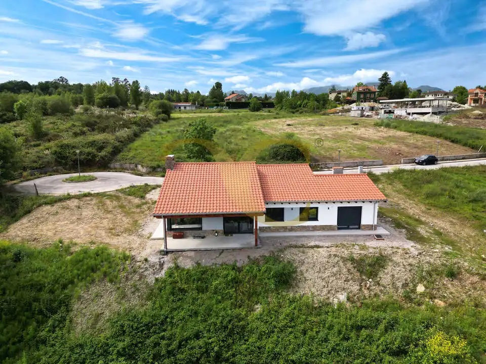 Houses for sale in Oviedo   with Air Conditioner, Heating and Private garden