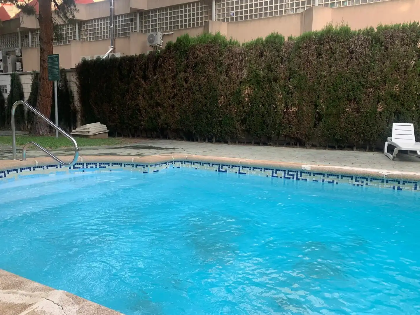 Schwimmbecken von Wohnung zum Verkauf in Alicante / Alacant mit Klimaanlage, Heizung und Privatgarten