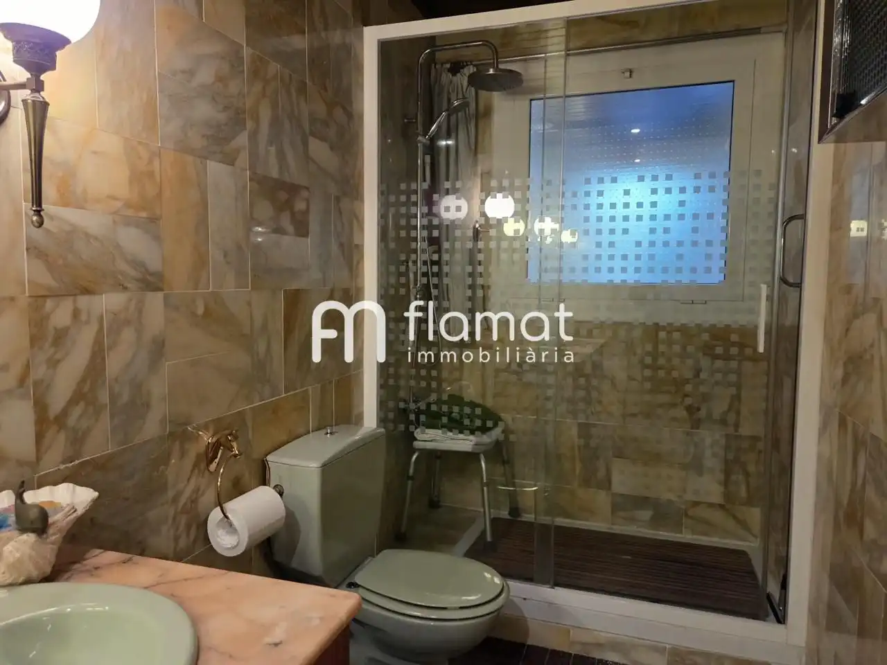 Bathroom of Duplexes for sale in Santa Coloma de Gramenet  with Air Conditioner, Terrace and Balcony