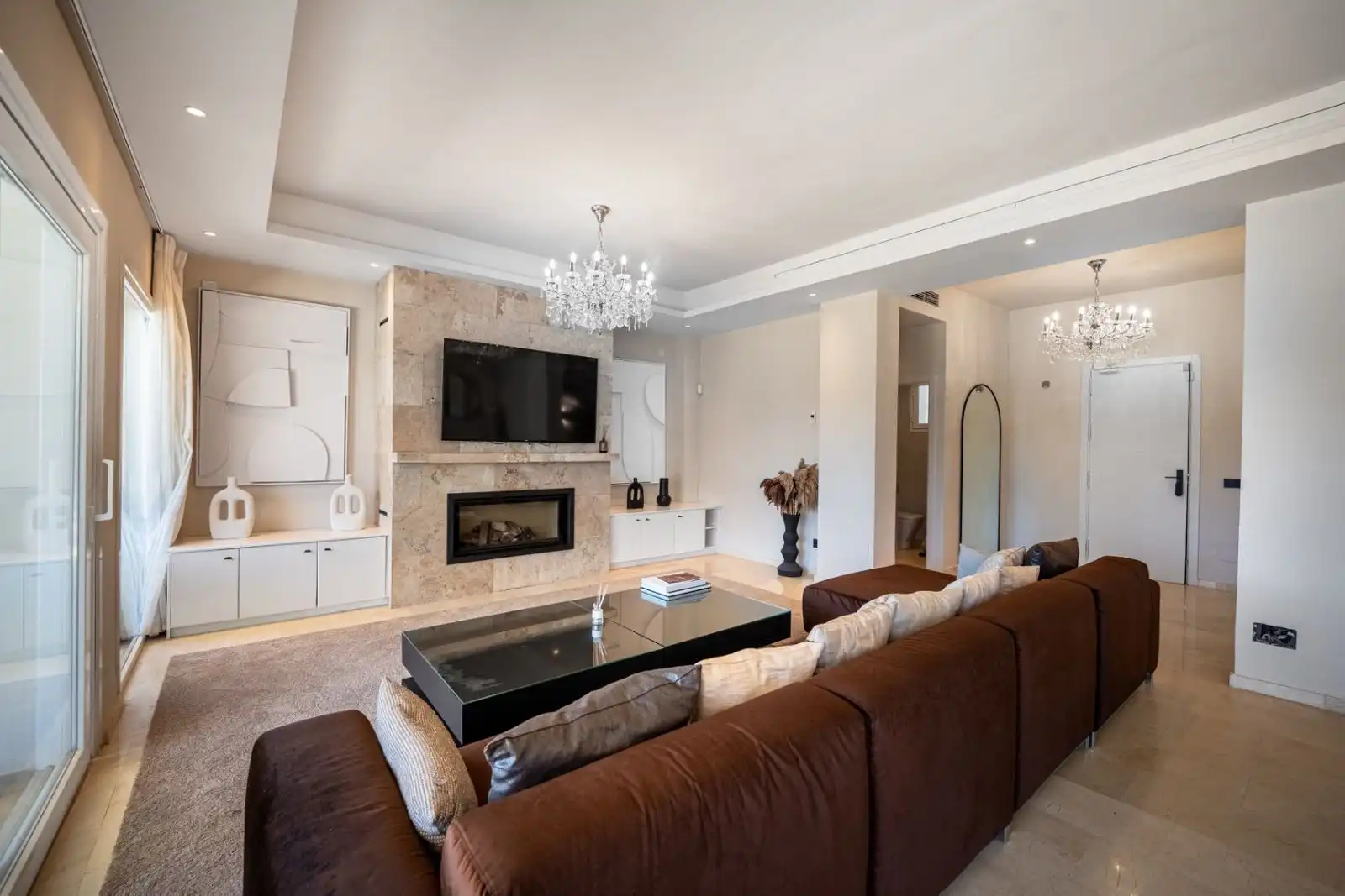 Sala d'estar de Casa o xalet en venda en Marbella amb Aire condicionat, Jardí privat i Terrassa