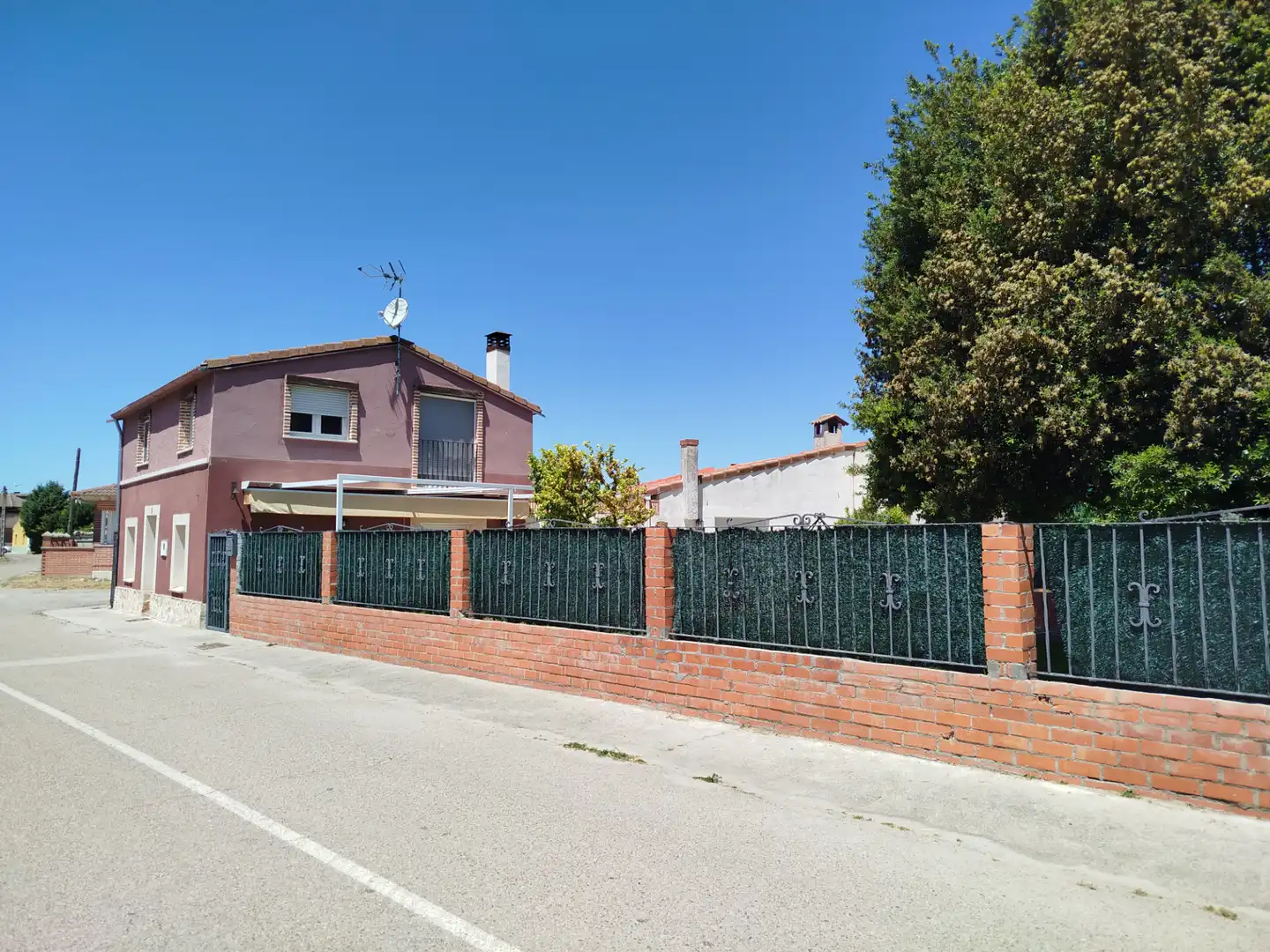 Vista exterior de Casa o chalet en venta en Cogeces de Íscar con Calefacción, Jardín privado y Terraza