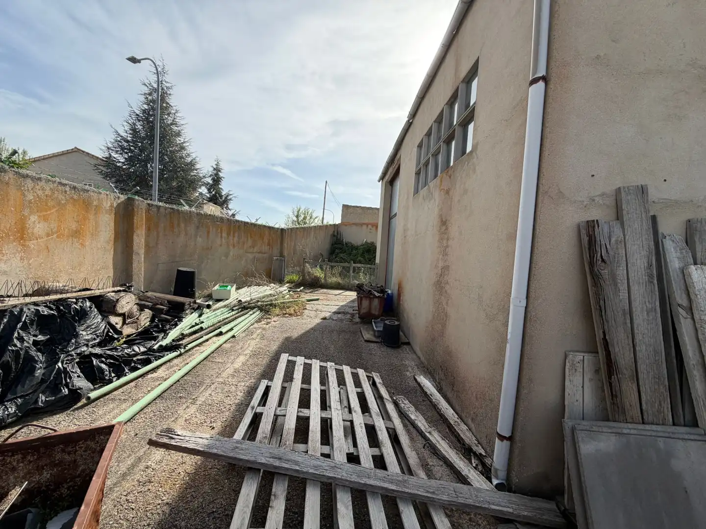 Vista exterior de Nave industrial en venta en Ávila