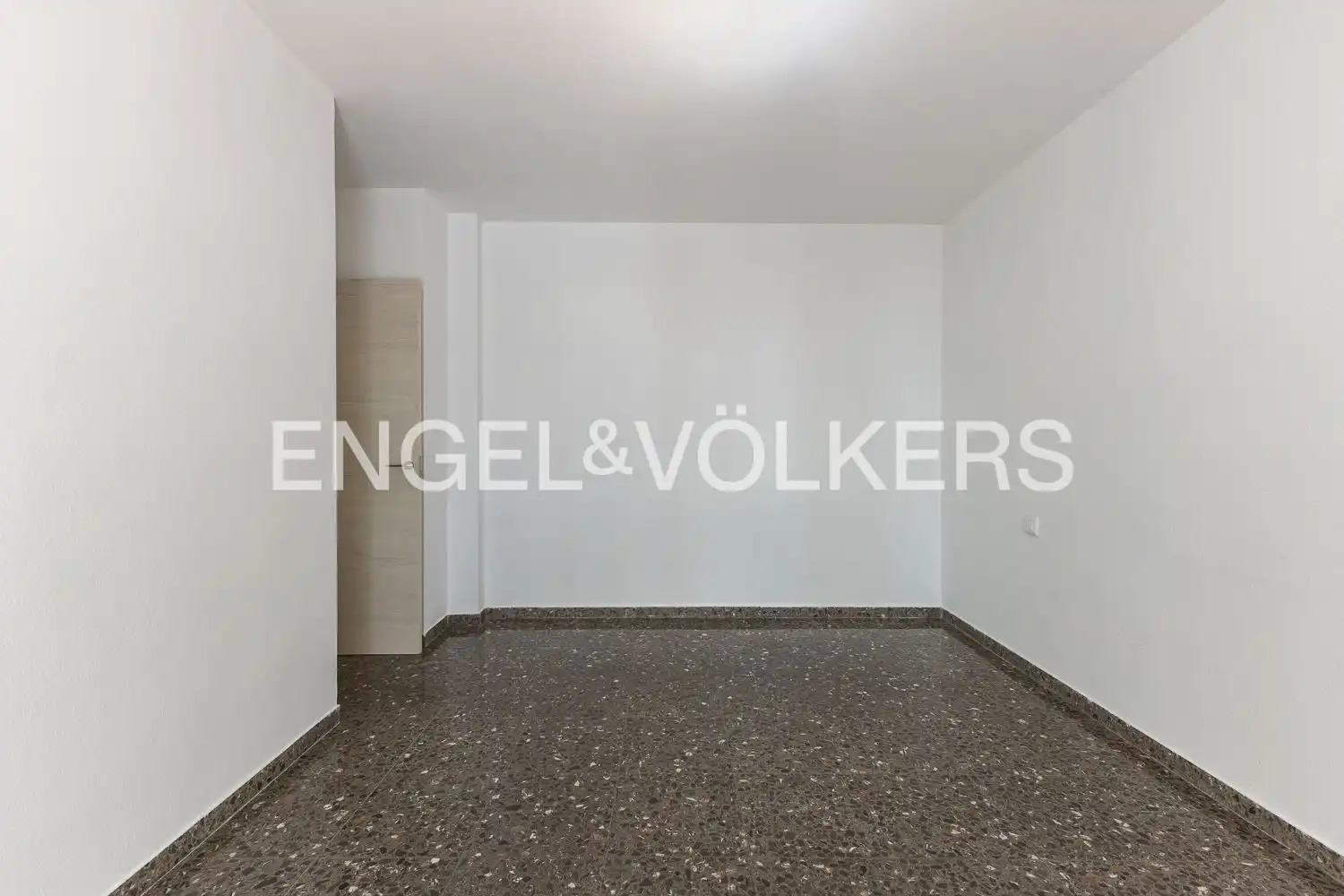 Piso de alquiler en Valencia con Calefacción y Balcón