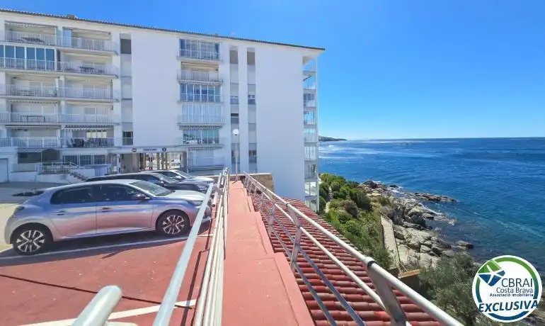Vista exterior de Piso en venta en Roses con Jardín privado, Terraza y Piscina