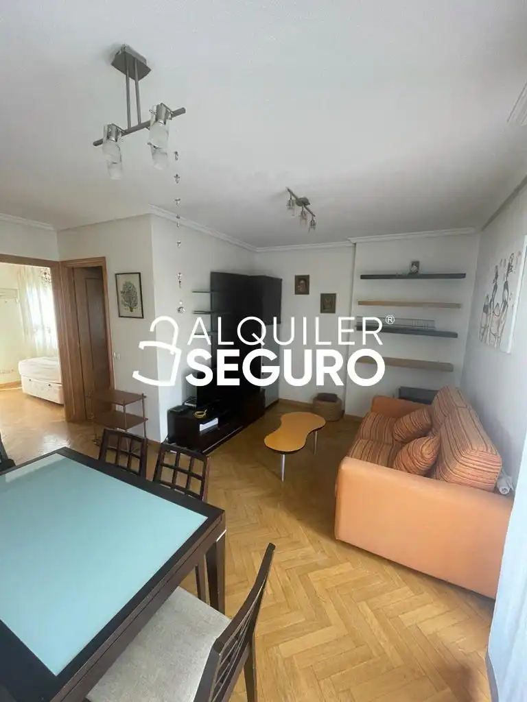 Wohnzimmer von Dachboden zur Miete in Madrid mit Heizung, Terrasse und Abstellraum