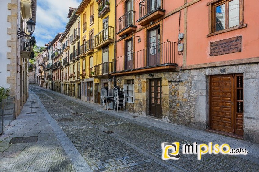 Vista exterior de Pis en venda en Laredo amb Terrassa i Moblat